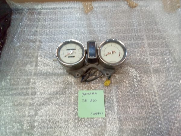marcador Cuadros Relojes cuenta kilometros Yamaha SR 250 - Imagen 2