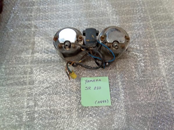marcador Cuadros Relojes cuenta kilometros Yamaha SR 250 - Imagen 3
