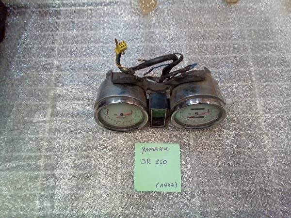 marcador Cuadros Relojes cuenta kilometros Yamaha SR 250 - Imagen 4