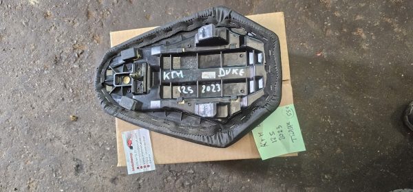 asiento trasero ktm duke 125 2023 - Imagen 3