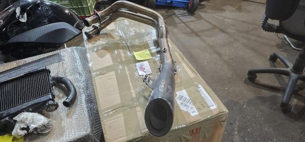 LINIA ESCAPE SC PROJECT YAMAHA MT07 - Imagen 3