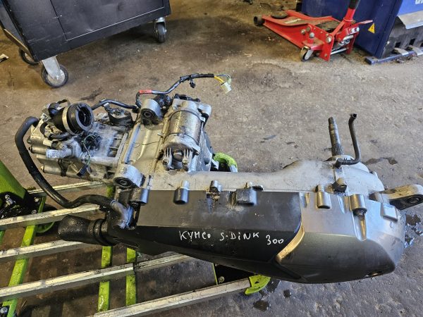 Motor kymco superdink 300