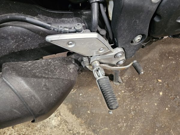 estribera derecha yamaha fz1s - Imagen 3