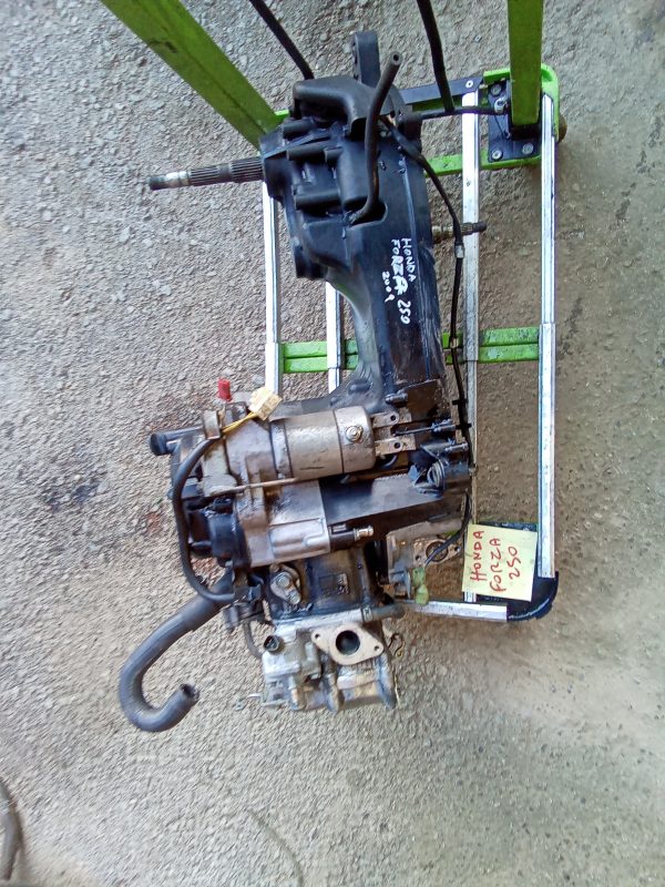 Motor honda forza 250