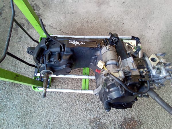 Motor honda forza 250