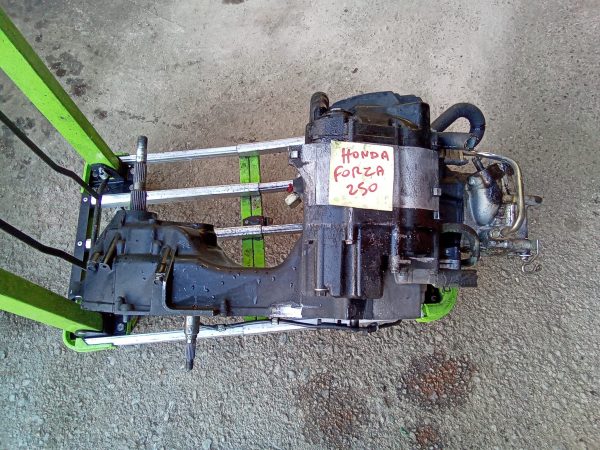Motor honda forza 250