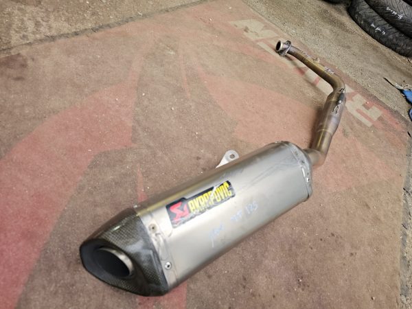 Escape akrapovic titanio yamaha mt125