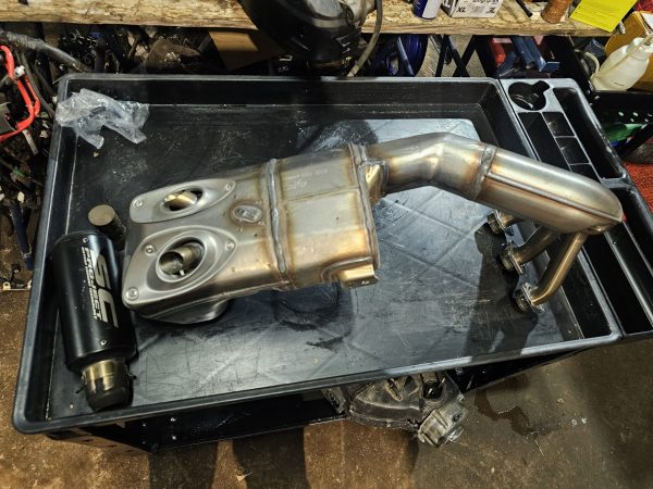 Escape completo colector y silencioso yamaha mt09