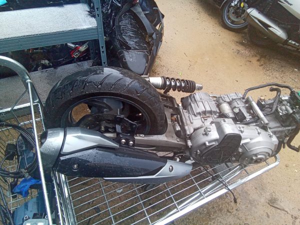Motor kymco ak 550
