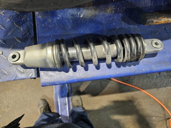 20260112_172057 Amortiguador kymco ak 550