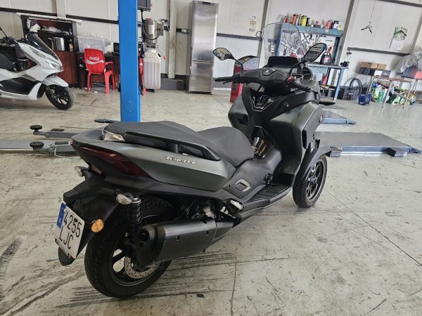 Yamaha tricity 300