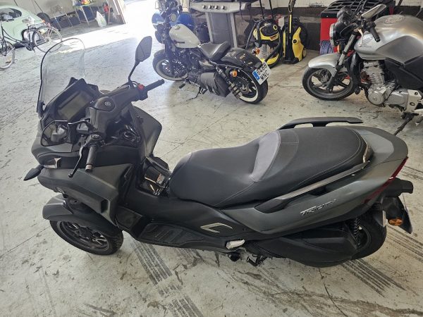 Yamaha tricity 300