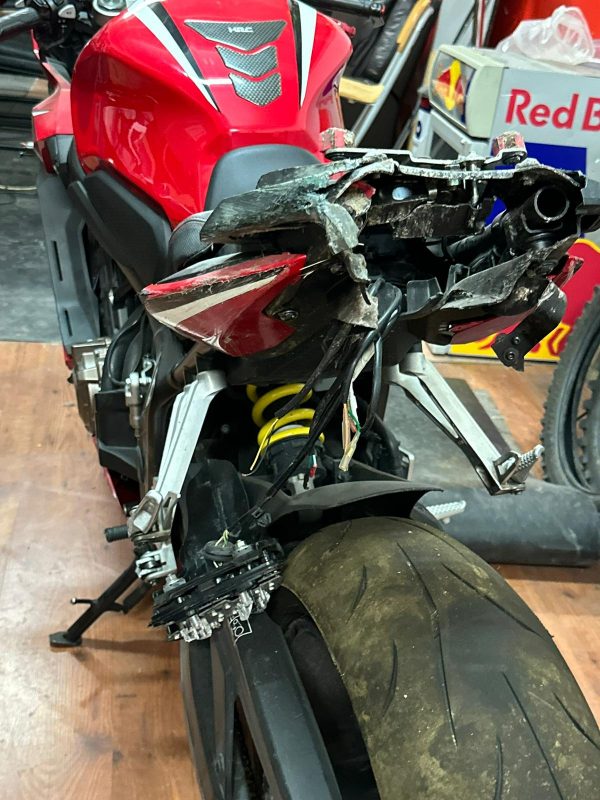 HONDA CBR650R SINIESTRADA