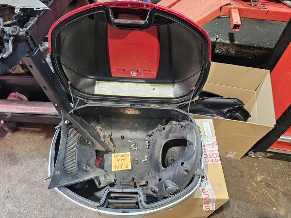 Baul givi con soporte yamaha majesty 400