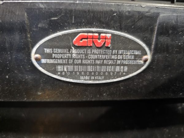 Baul givi con soporte yamaha majesty 400