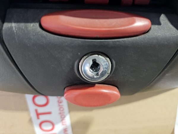 Baul givi con soporte yamaha majesty 400