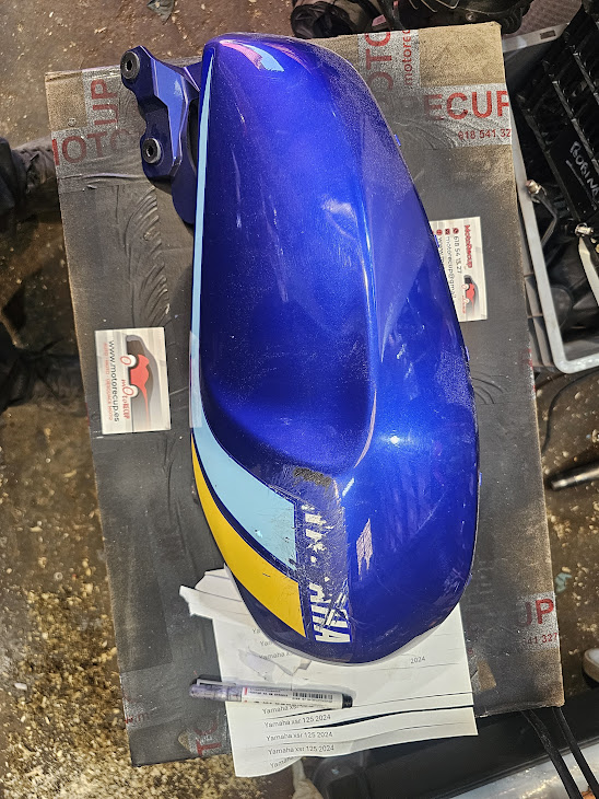 tapa deposito derecha yamaha xsr 125 2024