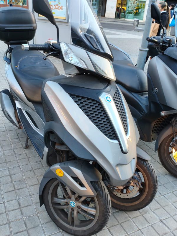 PIAGGIO MP3 YOURBAN 300