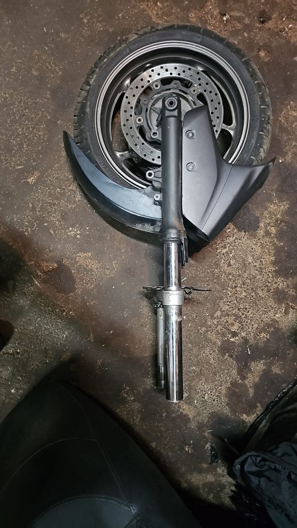 Tija inferior + llanta delantera tmax530