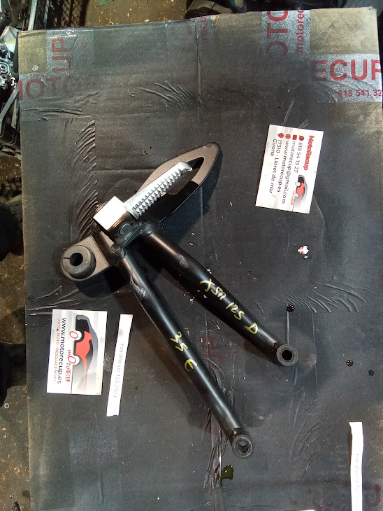 IMG_20260328_193731_448 ESTRIBERA DERECHA YAMAHA XSR 125