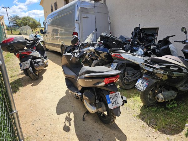 HONDA PCX 125 GOLPE FRONTAL MUY LEVE