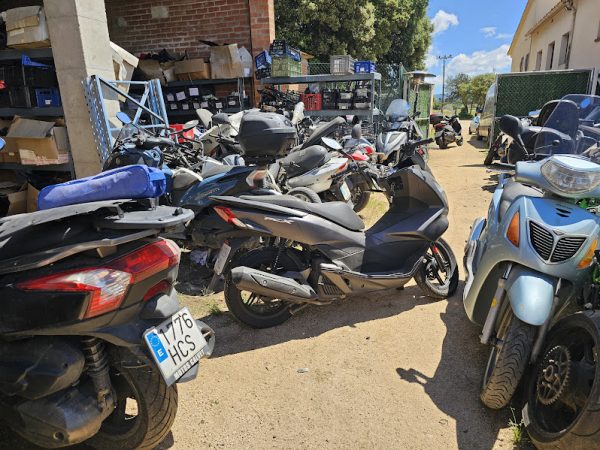 HONDA PCX 125 GOLPE FRONTAL MUY LEVE