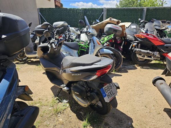 HONDA PCX 125 GOLPE FRONTAL MUY LEVE