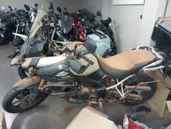 Suzuki vstrom 1000 inundada