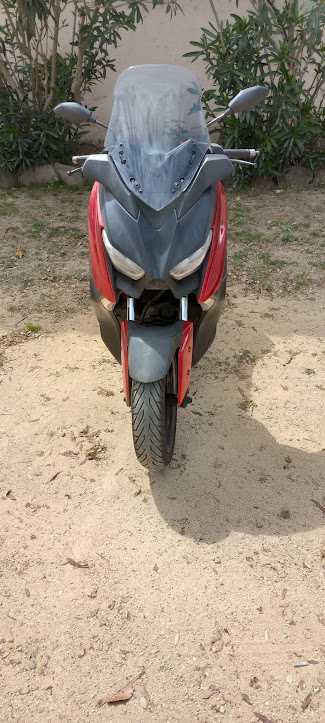 YAMAHA XMAX 125