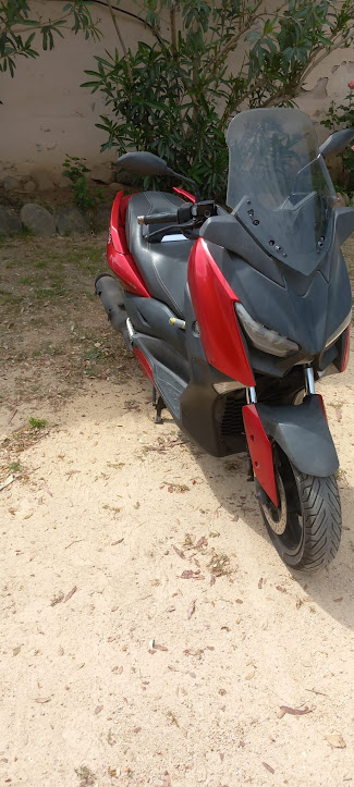 YAMAHA XMAX 125