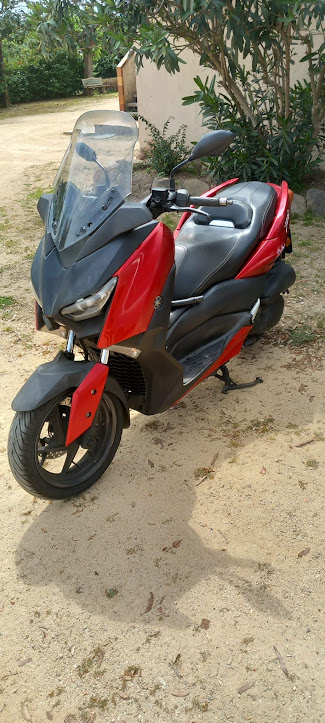 YAMAHA XMAX 125