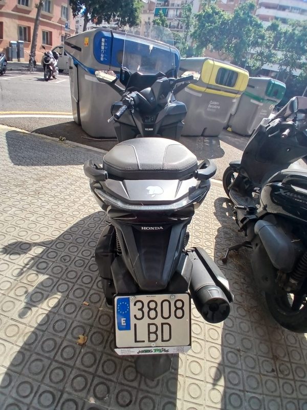 8f6fb33b-302e-4300-8975-46752a1da54c honda pcx 125